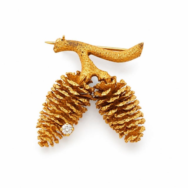 Mid 20th Century Vintage 14k Yellow Gold Textured Pinecone Diamond Brooch Pin For Sale - Image 5 of 8