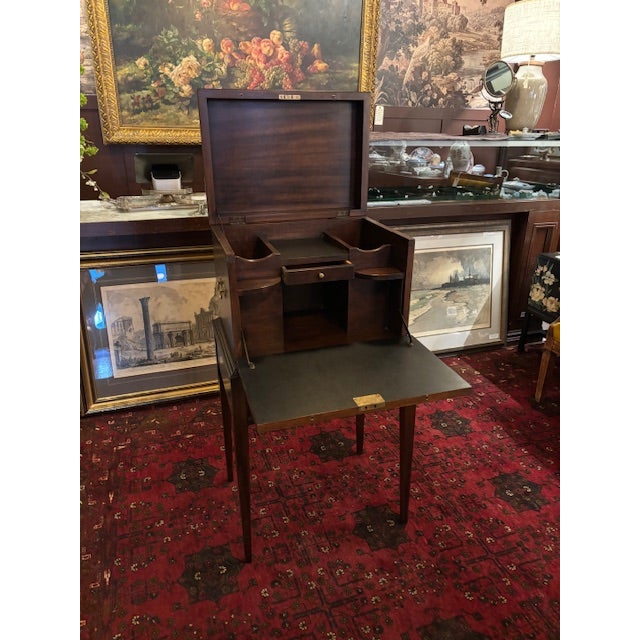 1960s 1960s Henkel Harris Solid Mahogany Federal Style Liquor Cabinet / Cellarette [Lj] For Sale - Image 5 of 9