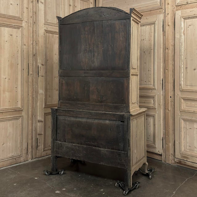 18th Century Country French Louis XV Liegeois Stripped Oak Commode a Deux Corps For Sale - Image 18 of 18