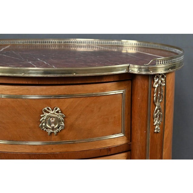 Brown Small Early 20th Century Transition Kidney-Shaped Mahogany Commode For Sale - Image 8 of 18