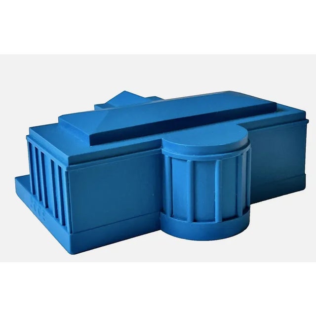 Contemporary 2009 Boym Partners Inc. Contemporary Hand-Cast Blue Resin Obama White House Presidential Souvenir For Sale - Image 3 of 18