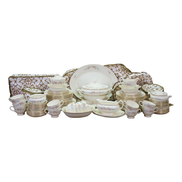 Mid 20th CenturyHomer Laughlin Georgian Eggshell Nautilus China Dinner Service for 12 - 102 Pcs For Sale