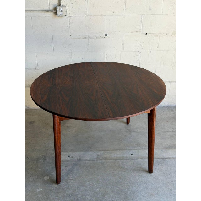 Danish Mid Century Modern Round Rosewood Dining Table Scandinavian Modern For Sale In Los Angeles - Image 6 of 7