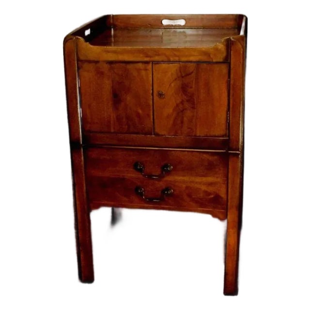 Mahogany George III Commode in the Chippendale Style, 18th Century For Sale