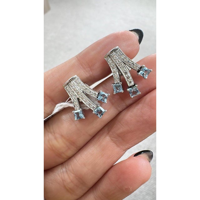 Set in 18k White Gold, 1.82 Carats, Natural Aquamarine & Diamonds Stud Earrings, Pair For Sale - Image 4 of 9