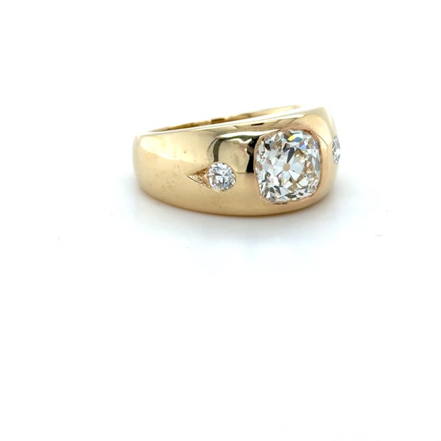 1940s Retro 2.44 Carat Three Stone Old European Cut Diamond Gypsy Set Ring, Size 7 For Sale In Chicago - Image 6 of 7