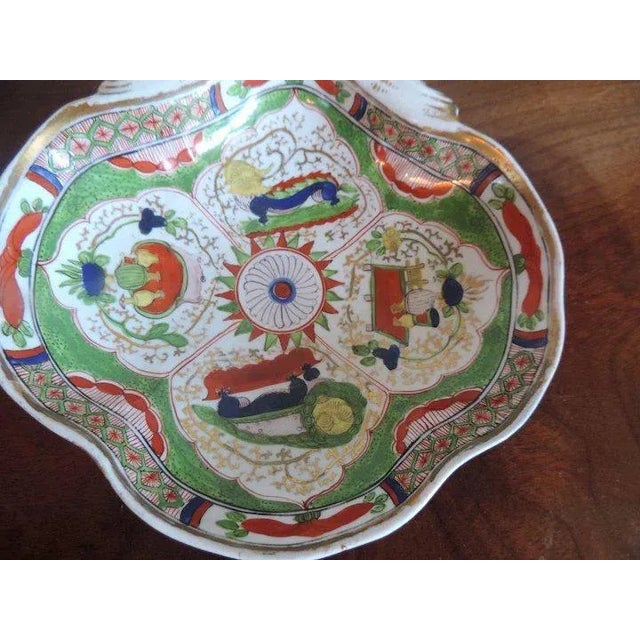 18th Century 18th Century English Worcester Imari Porcelain Dragon in Compartment or Bengal Tiger Pattern Shrimp Shell Dish For Sale - Image 5 of 9
