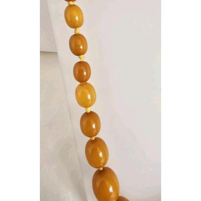 1930s Antique Art Deco Graduated Amber Marbled Bead Necklace, 1930 For Sale - Image 5 of 18