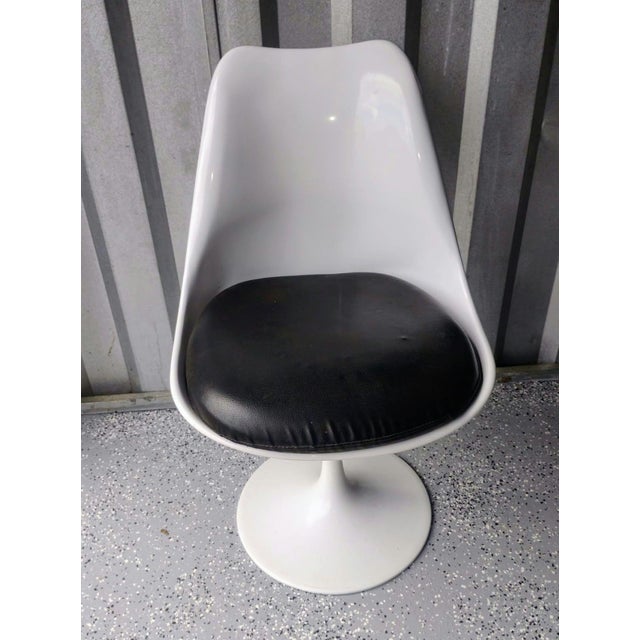 Four Swivel Tulip Chairs with Cushioned Seat and Curved Backrest Swivel Tulip Side Chairs, perfect fusion of style and...