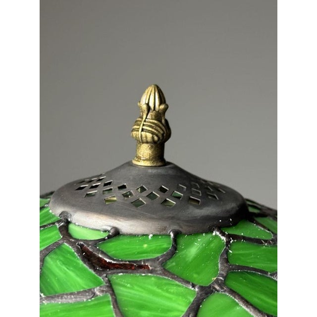 Green Table Lamp in the style of Tiffany For Sale - Image 5 of 15