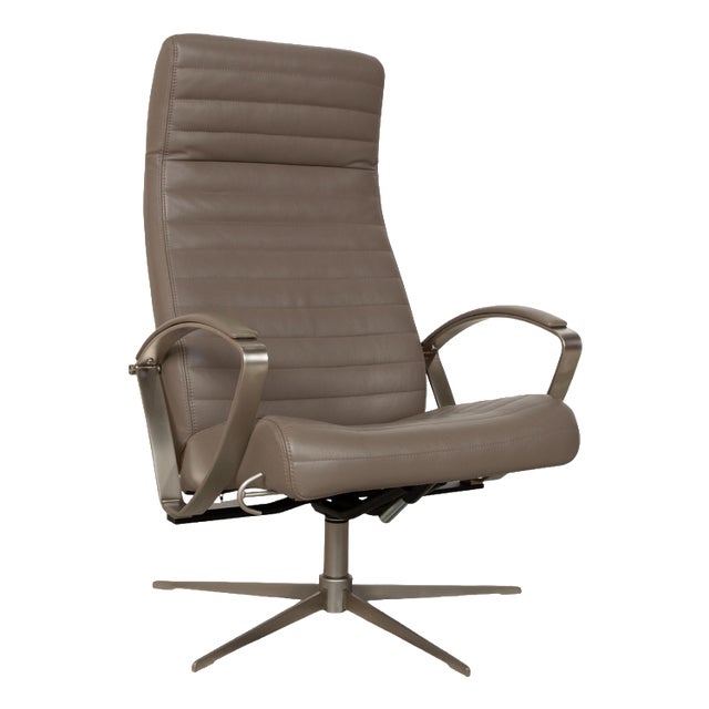 Wing Armchair in Leather from BoConcept For Sale