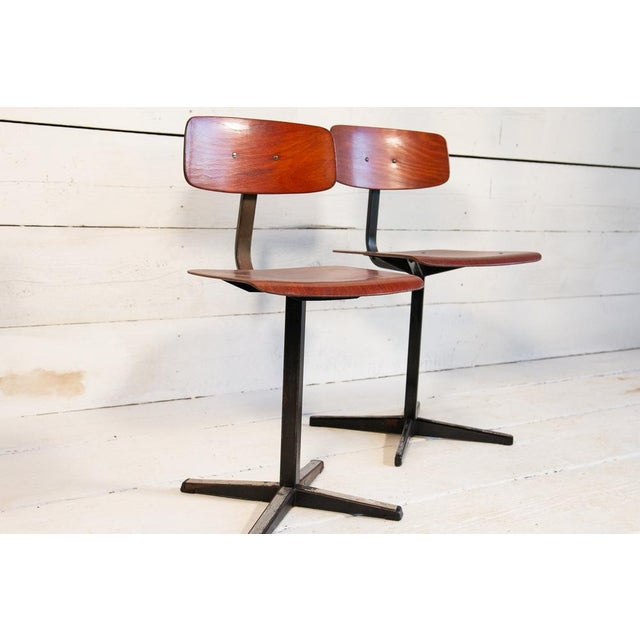 This pair of school chairs from the 1970s are similar but not identical, the maximum overall dimensions refer to the...