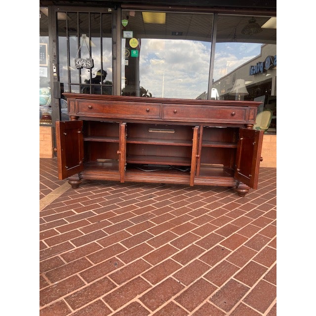 The Thomasville TV Cabinet is designed to be a versatile and stylish addition to any living room or entertainment area....