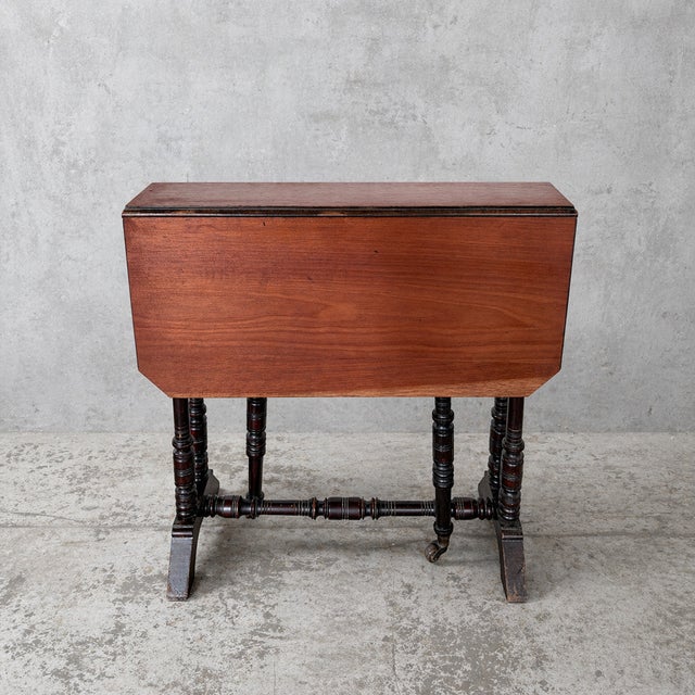 Small Victorian Teak and Mahogany Gateleg Side Table, 1890s, in Very Good conditions. Designed 1890 to 1919