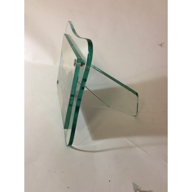 La cornice può essere posizionata sia in orizzontale che in verticale This piece is designed in the style of the selected...