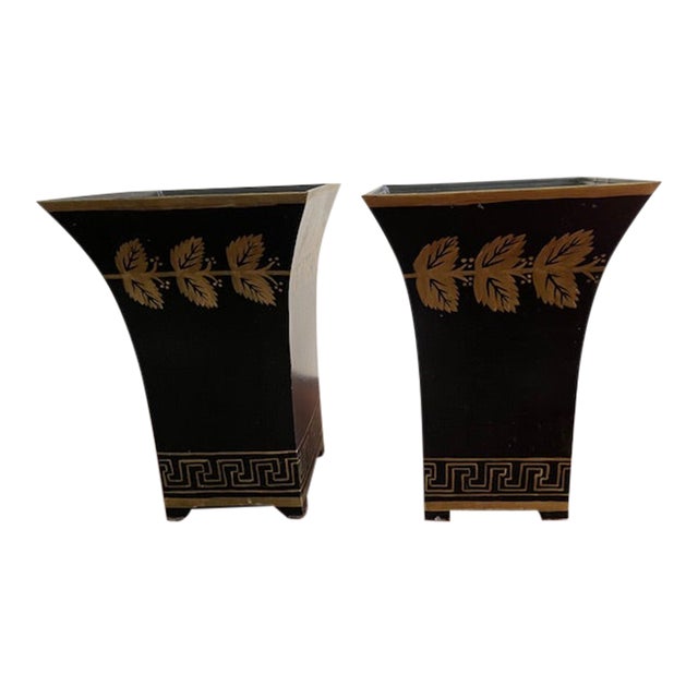 1960s Pair of Tole Planters With Gold Trim For Sale