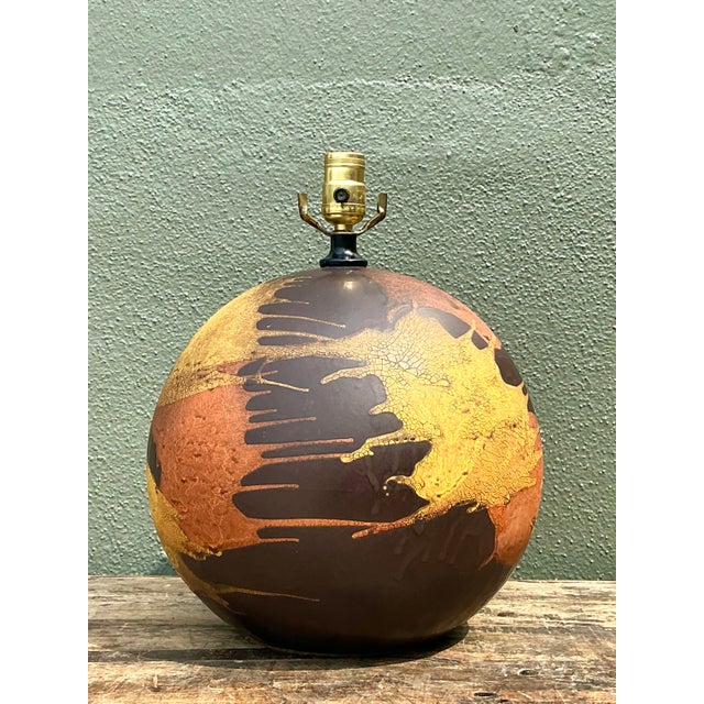 This stunning table lamp by Royal Haeger features the highly collectible "Earth Wrap" glaze, a hallmark of 1970s American...