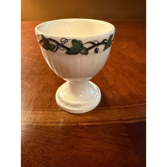 The Wedgwood Napoleon Ivy Queensware Single Egg Cup is a vintage piece of decorative cookware that embodies the elegance...