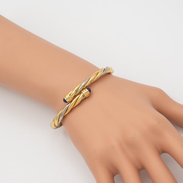 Modern 1990s Cartier 18k Gold Cabochon Lapis Lazuli Torque Bangle Bracelet For Sale - Image 3 of 10