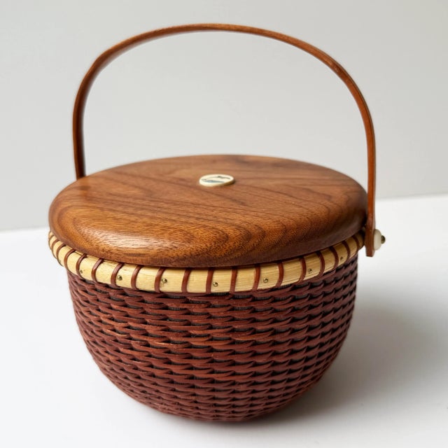 Vintage Signed Nantucket Lightship Basket – Handcrafted With Dolphin Lid, Bone Handle & Geometric Pattern For Sale - Image 4 of 12