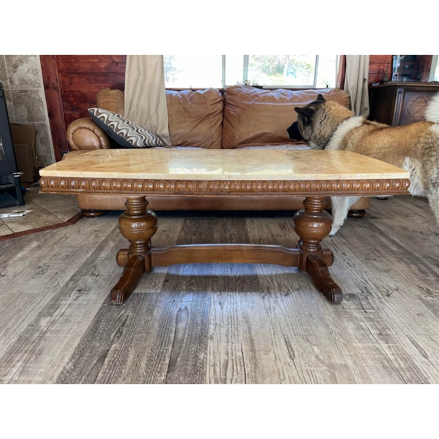 Italian Wilhelminian-Style Coffee Table Features a Polished Honey-Toned Onyx or Marble Slab Top Resting on an Ornately Carved Double-Pedestal Wooden Base For Sale - Image 3 of 12
