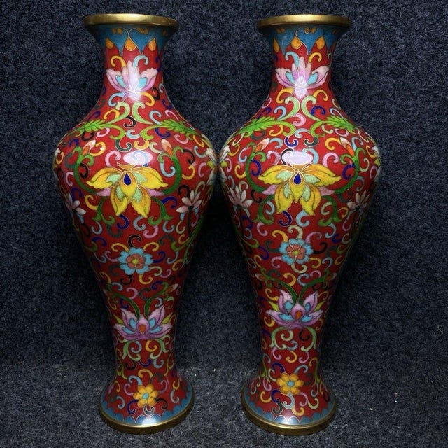 Traditional Late 19th Century Pair of Cloisonné Enamel Floral Vases in Presentation Box For Sale - Image 3 of 9