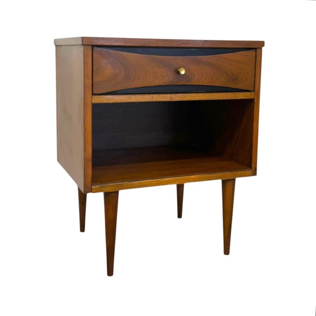 Vintage Mid Century Modern Walnut Nightstand With Open Cubby & Drawer For Sale - Image 4 of 10