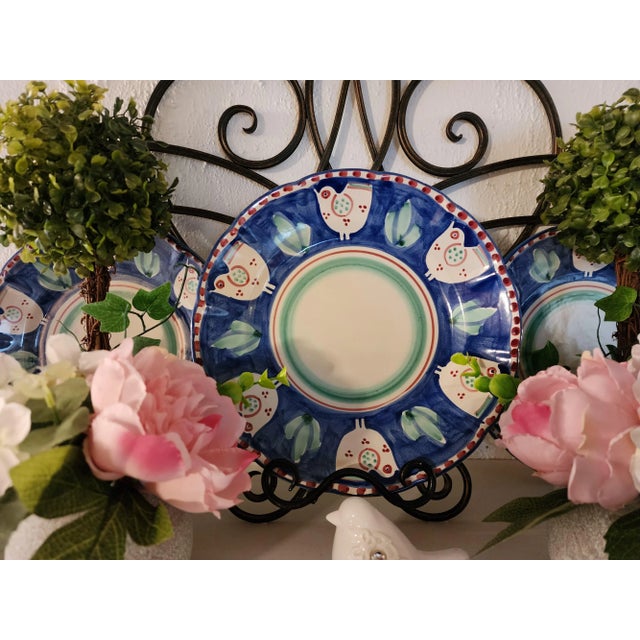 Italian Vintage Italian Vietri Solimene Hand Painted Bird Dinner Plate For Sale - Image 3 of 7
