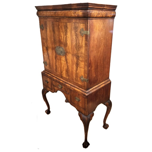 Antique English Queen Anne Walnut Cabinet on Stand Mirrored Cocktail Bar Chest For Sale - Image 4 of 18