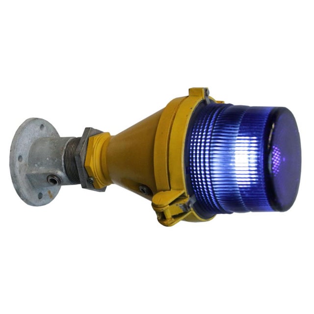 Runway light Airport Twente. Cast aluminium striped blue glass. Diameter base 115 mm / 4.53 inches E14 bulb size Up to...