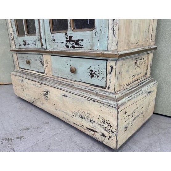 Late 20th Century French Provincial Distressed Painted Display Cabinet Used in Frasier (2004) For Sale - Image 5 of 9