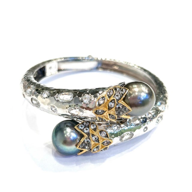 Bochic “Orient” Sapphire, Topaz & South Sea Pearl Bangle Set White 18K & Silver For Sale - Image 10 of 12