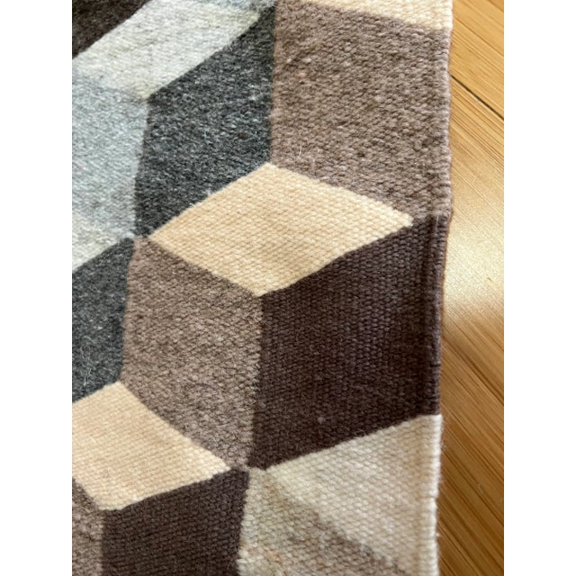 Slate gray, charcoal gray, oatmeal with black trim. This is a stunning display! Great to brighten any decor! Please check...