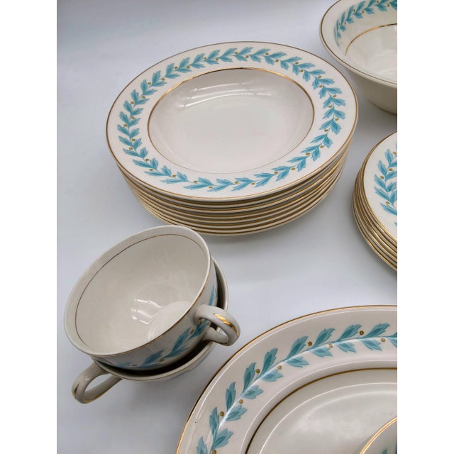 Vintage Johnson Bros Pareek England Dinner/Lunch Set of 40 Pieces For Sale In Portland, ME - Image 6 of 10
