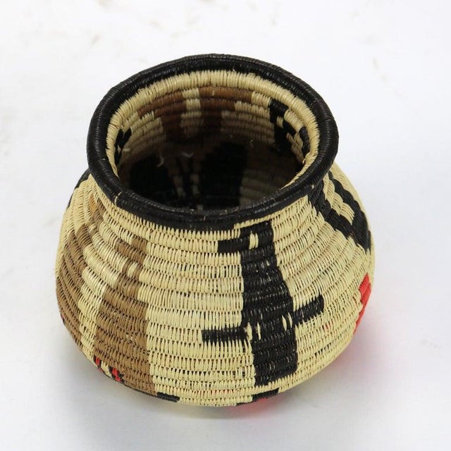 Early 20th Century Vintage Native South American Wounaan & Embera Figural Woven Reed Basket 20thC For Sale - Image 5 of 7