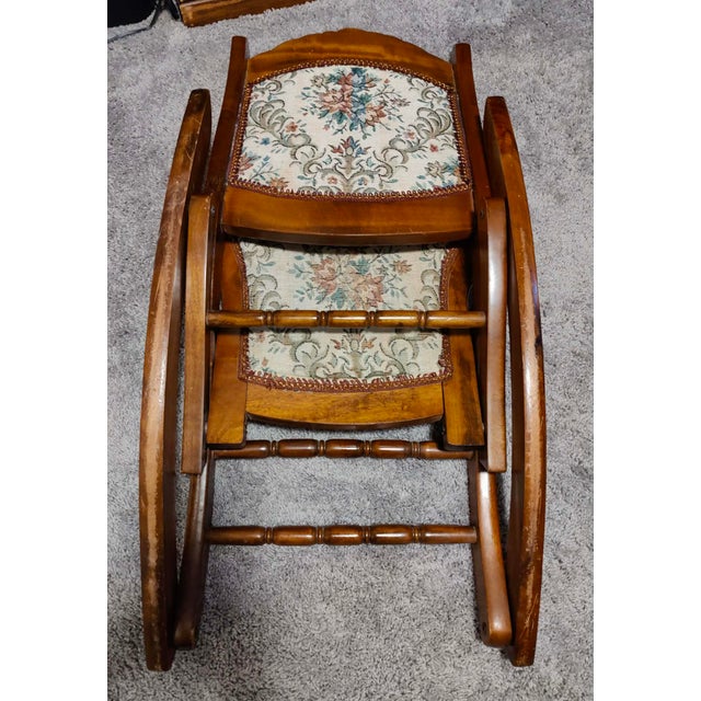 Beautiful Vintage/Antique Victorian-Style Folding Rocking Chair With Needlepoint Tapestry! For Sale - Image 4 of 10