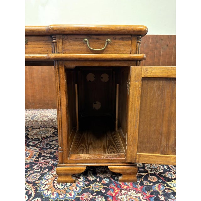 English Chesterfield Desk in Oak For Sale - Image 15 of 18