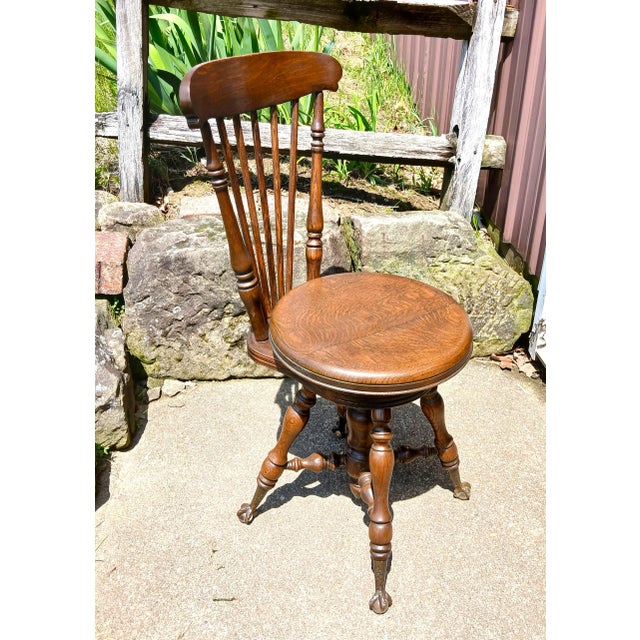 Antique Quarter Sawn Oak High Back Organ Stool with Claw Feet 1890s Era An antique solid quarter sawn oak high back organ...