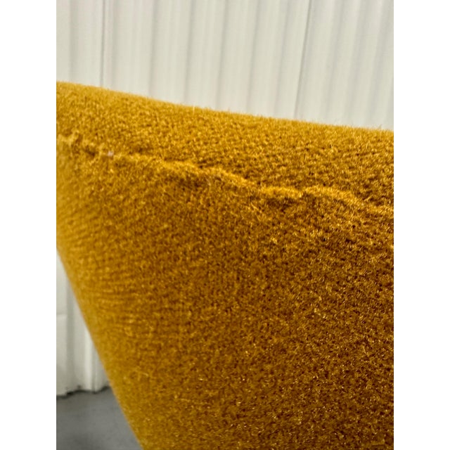 Early Pair of Arne Jacobsen Swan Chairs Fritz Hansen Made in Denmark For Sale - Image 9 of 9