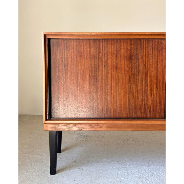 Ash & Rosewood Sideboard by Gordon Russell for Russell of Broadway, 1950s For Sale - Image 6 of 10