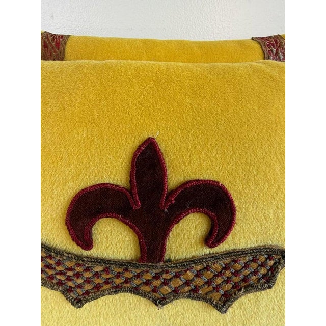 Modern Pair of Yellow Velvet Decorative Pillows With Fleur-De-Lis Applique For Sale - Image 3 of 7