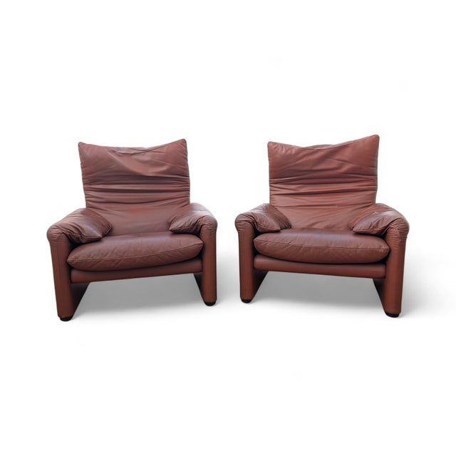 1970s Burgundy Leather Lounge Chairs by V. Magistretti for Cassina, 1973, Set of 2 For Sale - Image 5 of 15
