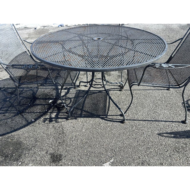 American Vintage Russell Woodard Wrought Iron Patio Set Table & 4 Chairs, Attributed For Sale - Image 3 of 12