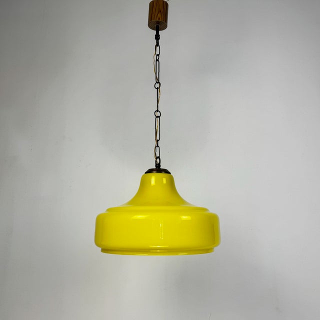 1970s Mid-Century Yellow Glass and Copper Pendant Lamp, Italy, 1970s For Sale - Image 5 of 7