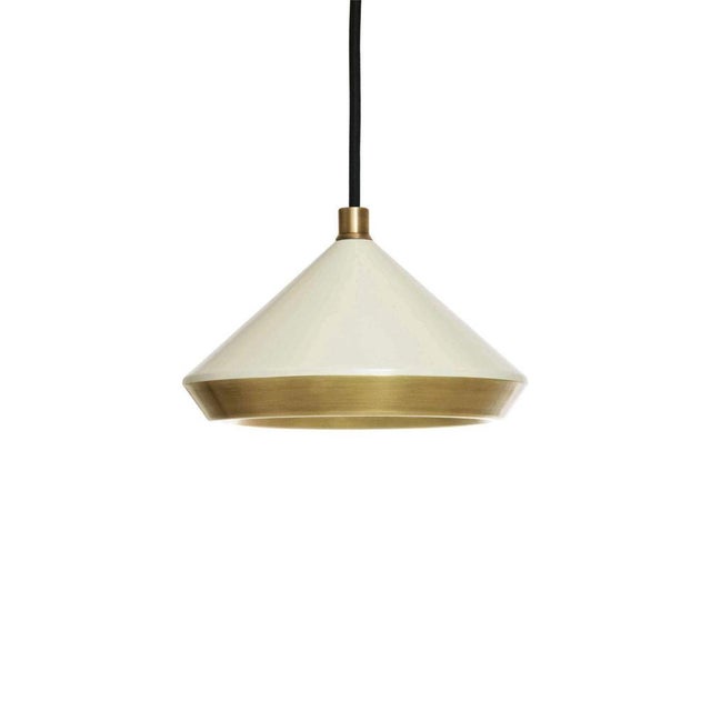 Shear pendant light - brass - white by Bert Frank Dimensions: 80-200 x 20 cm Materials: Brass Up to 250V (Europe/UK...