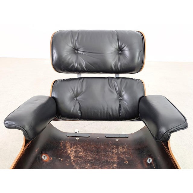 Set of Lounge Chair and Ottoman in Palisander by Charles and Ray Eames for Herman Miller For Sale - Image 11 of 18