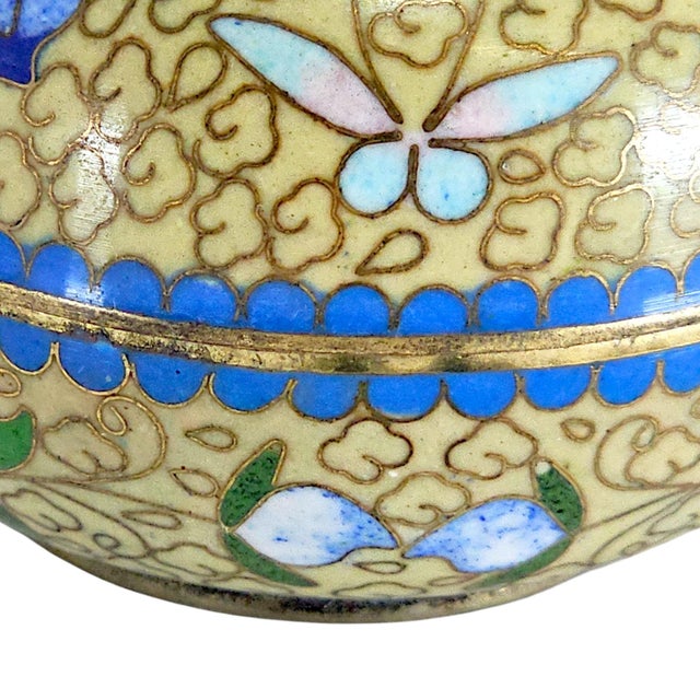 Mid-to-Late 20th Century Yellow Chinese Cloisonné Graduated Lidded Boxes, Set of 3 For Sale - Image 10 of 15