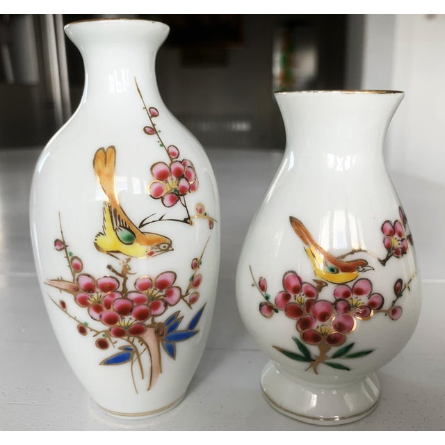 1950s Mid-Century Chinese Porcelain Vases, Set of 2 For Sale - Image 5 of 16