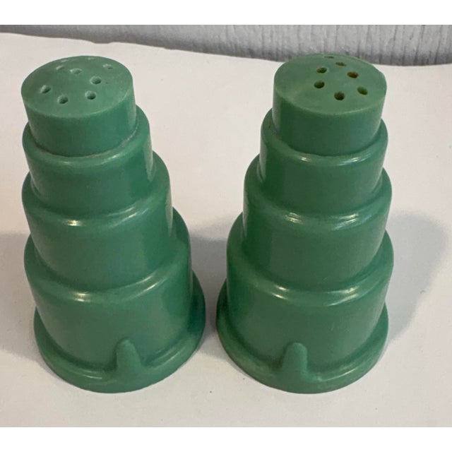 Early 20th Century Art Deco Bakelite Plastic Salt and Pepper Set For Sale - Image 4 of 6