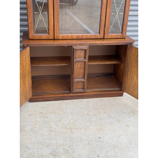 C. 1972 Mid Century Modern China Cabinet W/ Etched Geometric Glass, Carved Accents, Brutalist Pulls For Sale - Image 12 of 12